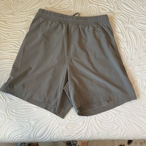 Lululemon 5” pace-breaker shorts size: M